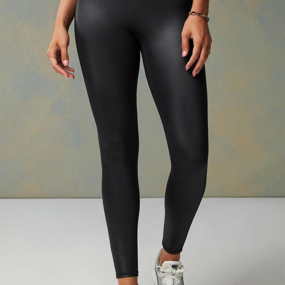 Fabletics Women's Black and Grey Leggings